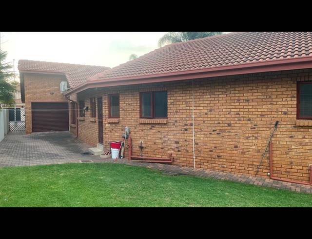 3 BEDROOM HOUSE FOR SALE IN ELDO MANOR